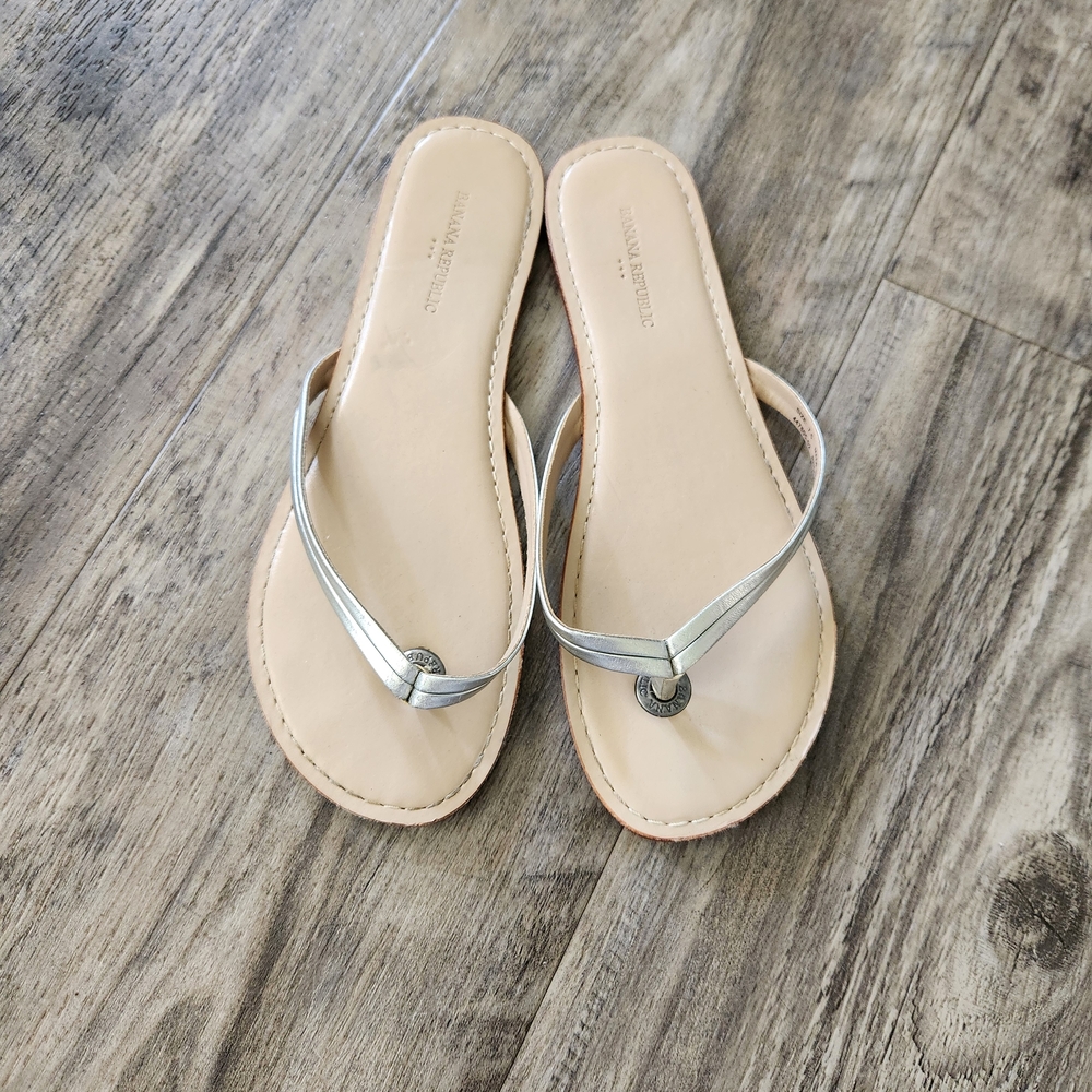 Banana Republic Silver and Tan Flip Flop Sandals